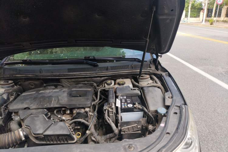 Used Roewe 950 2012 2.4L Luxury Edition Engine Bay Left