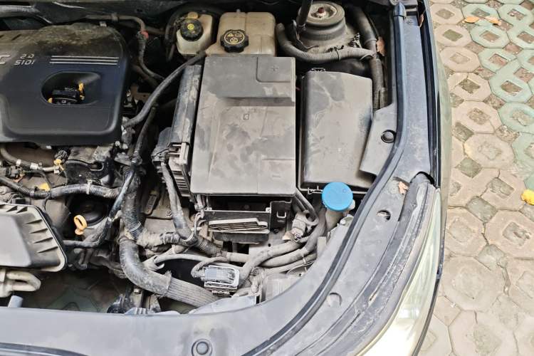 Used Roewe 950 2012 2.4L Luxury Executive Edition Engine Bay Left