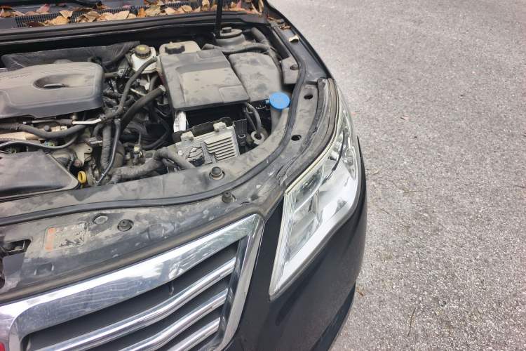 Used Roewe 950 2012 2.0L Comfort Edition Engine Bay Left