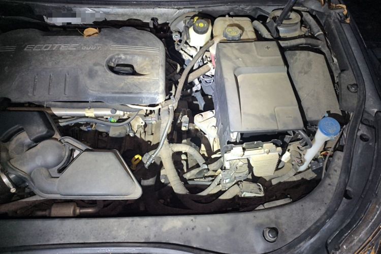 Used Roewe 950 2012 2.0L Comfort Edition Engine Bay Left