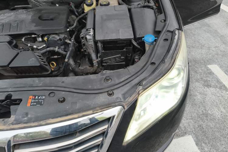 Used Roewe 950 2012 2.4L Luxury Edition Engine Bay Left
