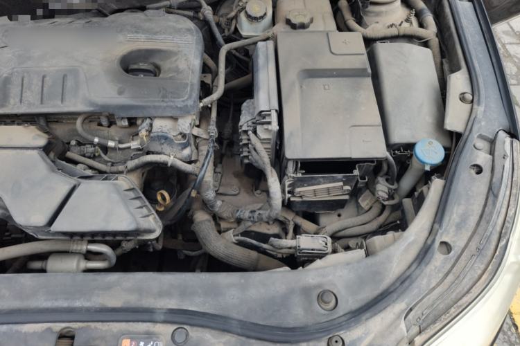 Used Roewe 950 2012 2.4L Luxury Edition Engine Bay Left