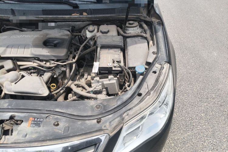 Used Roewe 950 2012 2.0L Comfort Edition Engine Bay Left