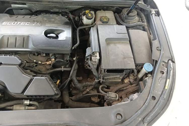 Used Roewe 950 2012 2.4L Luxury Executive Edition Engine Bay Left