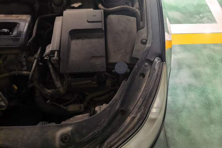 Used Roewe 950 2012 2.4L Luxury Edition Engine Bay Left