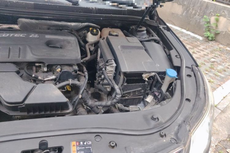 Used Roewe 950 2012 2.4L Luxury Edition Engine Bay Left