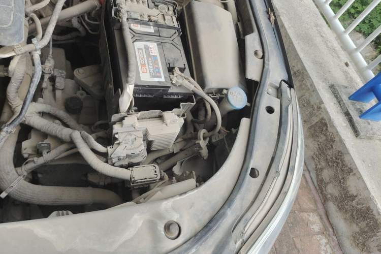 Used Roewe 950 2012 2.0L Comfort Edition Engine Bay Left