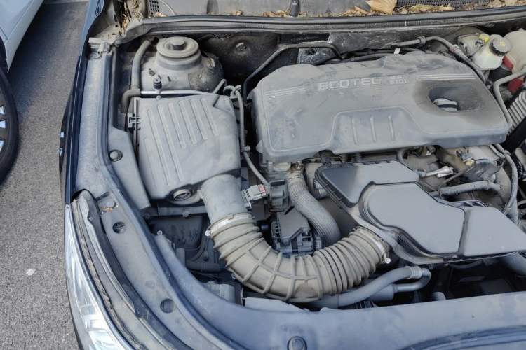 Used Roewe 950 2012 2.4L Luxury Executive Edition Engine Bay Right
