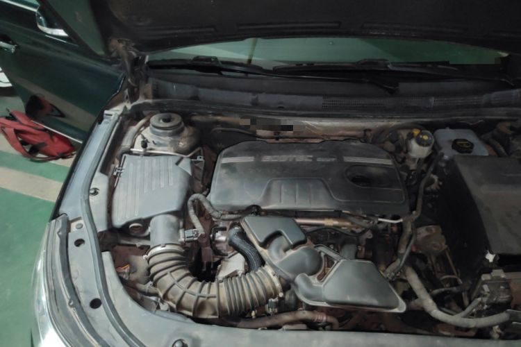 Used Roewe 950 2012 2.0L Comfort Edition Engine Bay Right