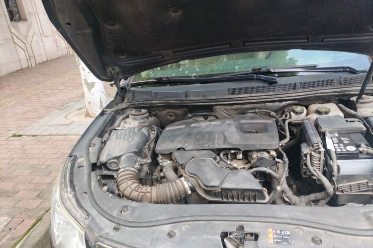 Used Roewe 950 2012 2.4L Luxury Edition Engine Bay Right