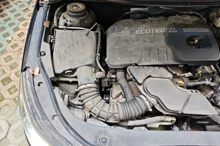 Used Roewe 950 2012 2.4L Luxury Executive Edition Engine Bay Right