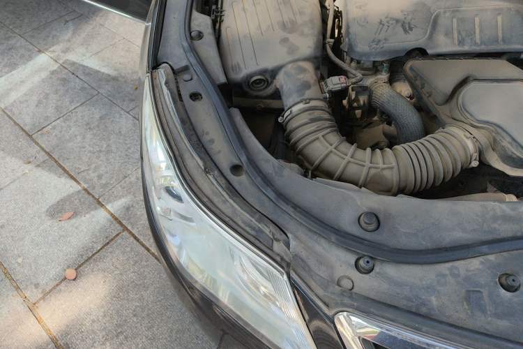 Used Roewe 950 2012 2.4L Luxury Executive Edition Engine Bay Right