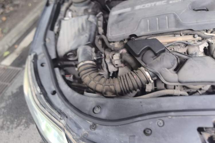Used Roewe 950 2012 2.0L Comfort Edition Engine Bay Right
