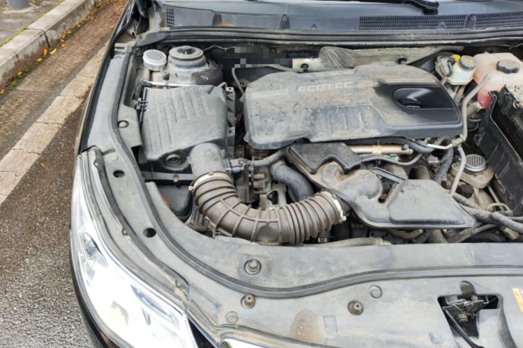 Used Roewe 950 2012 2.0L Comfort Edition Engine Bay Right