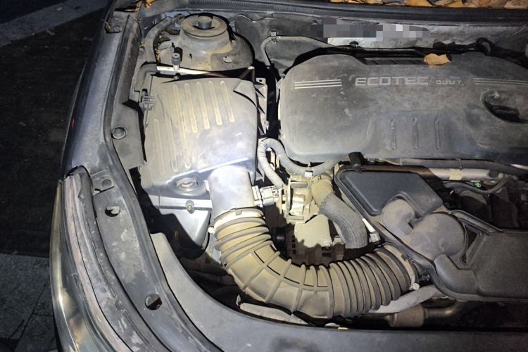 Used Roewe 950 2012 2.0L Comfort Edition Engine Bay Right