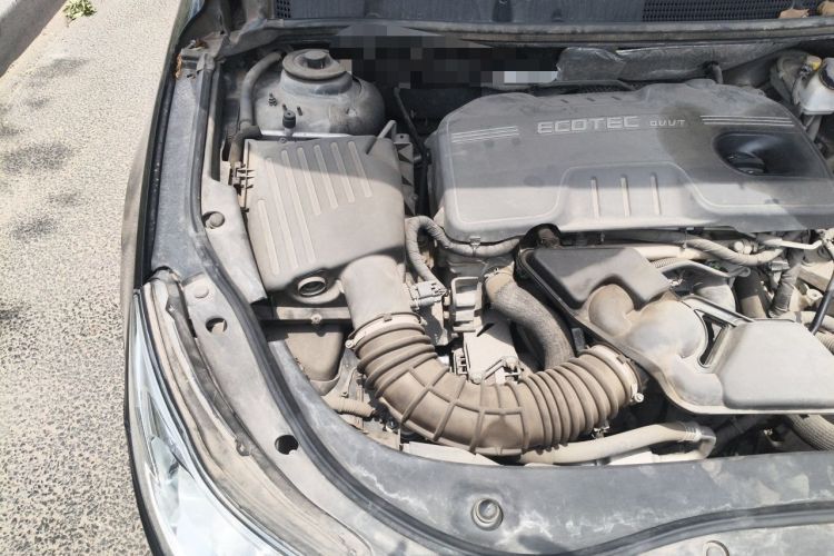 Used Roewe 950 2012 2.0L Comfort Edition Engine Bay Right