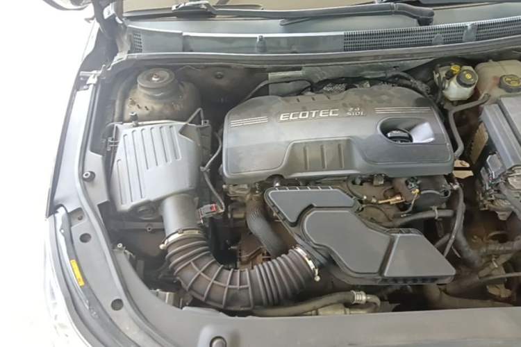 Used Roewe 950 2012 2.4L Luxury Executive Edition Engine Bay Right
