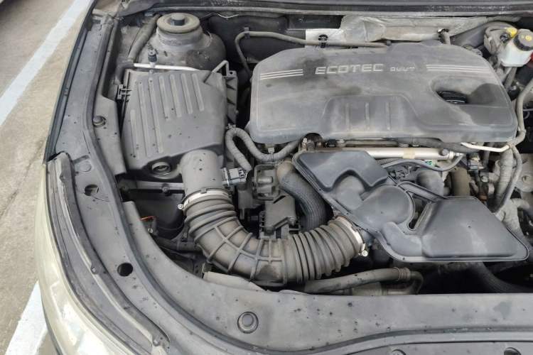 Used Roewe 950 2012 2.0L Comfort Edition Engine Bay Right