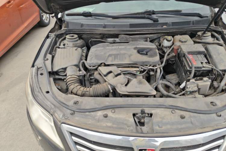 Used Roewe 950 2012 2.0L Comfort Edition Engine Bay Right