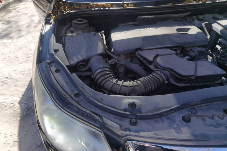 Used Roewe 950 2012 2.4L Luxury Executive Edition Engine Bay Right