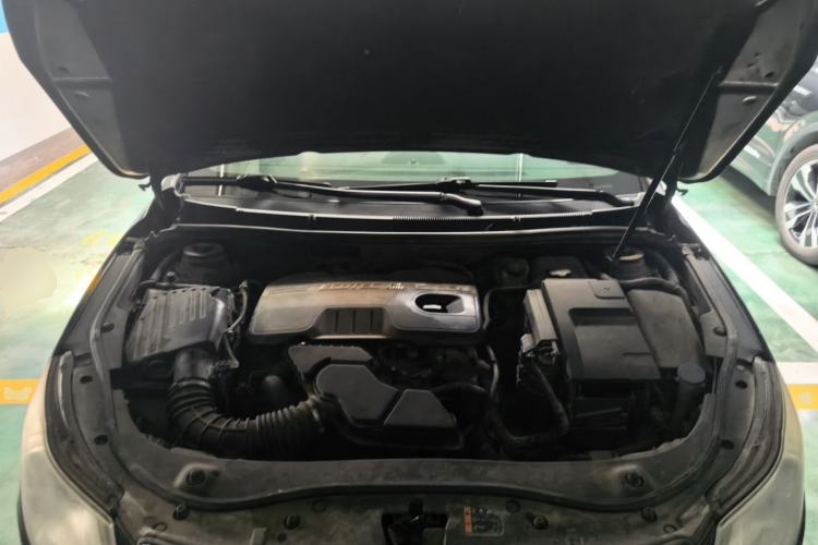 Used Roewe 950 2012 2.4L Luxury Edition Engine Bay