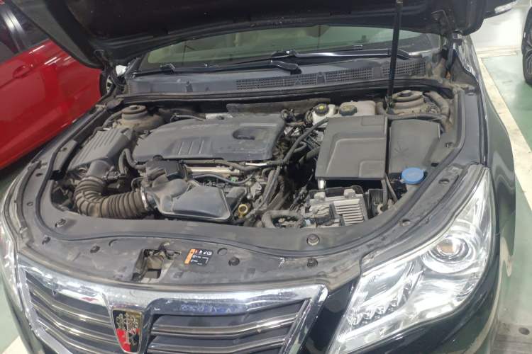 Used Roewe 950 2012 2.0L Elegant Edition Engine Bay