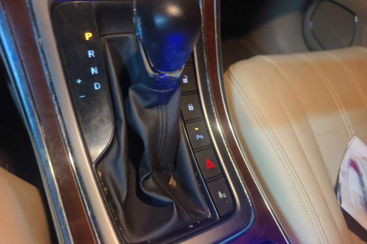 Used Roewe 950 2012 2.0L Comfort Edition Gear Lever