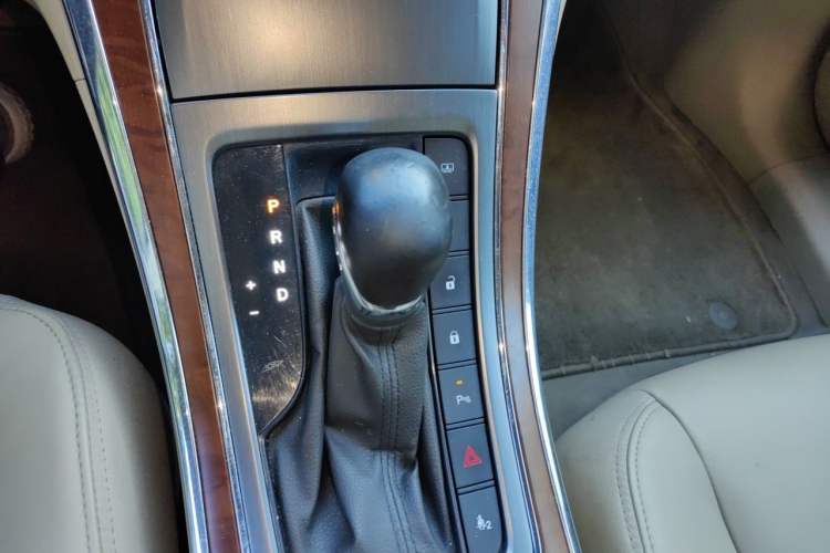 Used Roewe 950 2012 2.4L Luxury Executive Edition Gear Lever