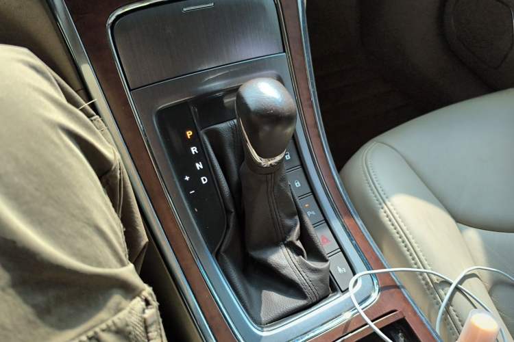 Used Roewe 950 2012 2.0L Comfort Edition Gear Lever