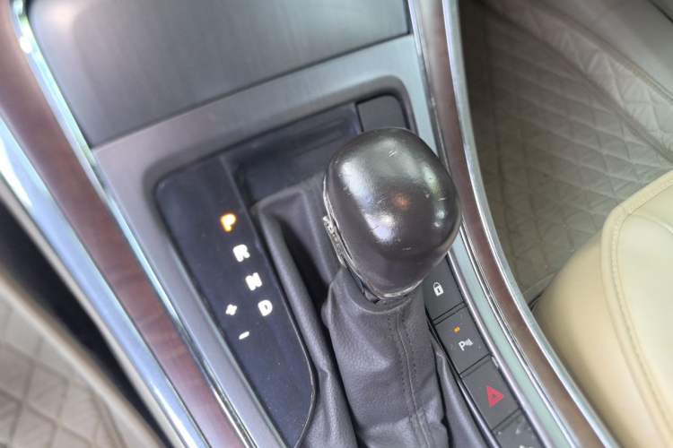 Used Roewe 950 2012 2.0L Comfort Edition Gear Lever