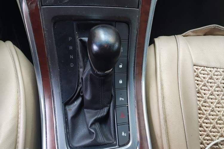 Used Roewe 950 2012 2.0L Comfort Edition Gear Lever