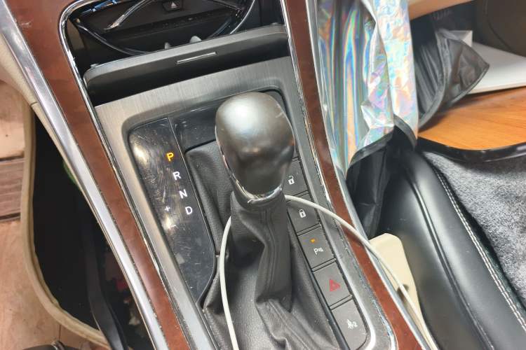 Used Roewe 950 2012 2.0L Comfort Edition Gear Lever