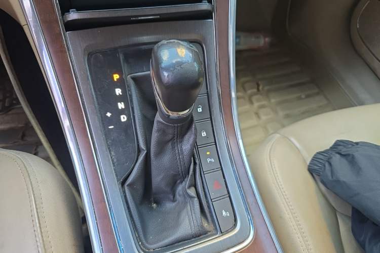 Used Roewe 950 2012 2.0L Elegant Edition Gear Lever