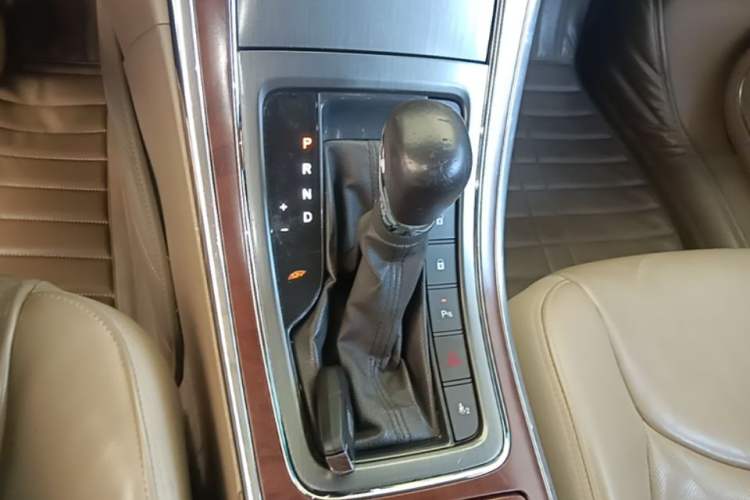 Used Roewe 950 2012 2.4L Luxury Executive Edition Gear Lever