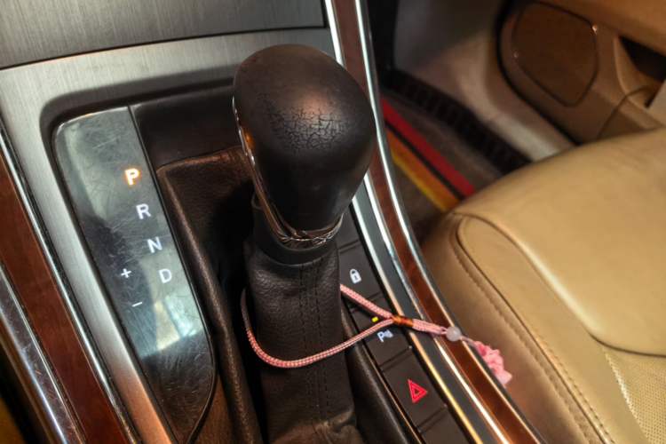 Used Roewe 950 2012 2.4L Luxury Edition Gear Lever