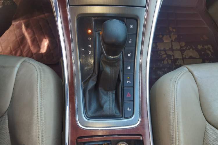 Used Roewe 950 2012 2.4L Luxury Executive Edition Gear Lever