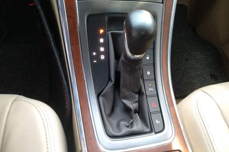 Used Roewe 950 2012 2.4L Luxury Edition Gear Lever