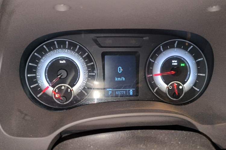 Used Roewe 950 2012 2.0L Comfort Edition Instrument Cluster