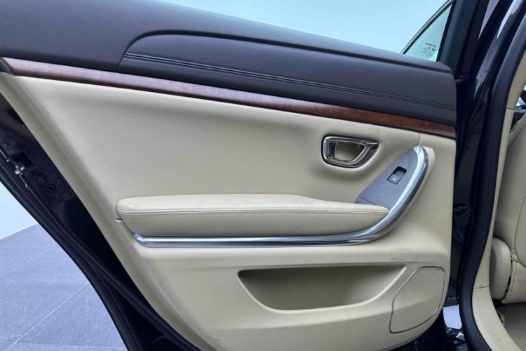 Used Roewe 950 2012 2.0L Elegant Edition Interior 10
