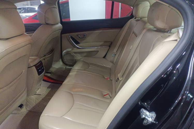 Used Roewe 950 2012 2.0L Elegant Edition Interior 4