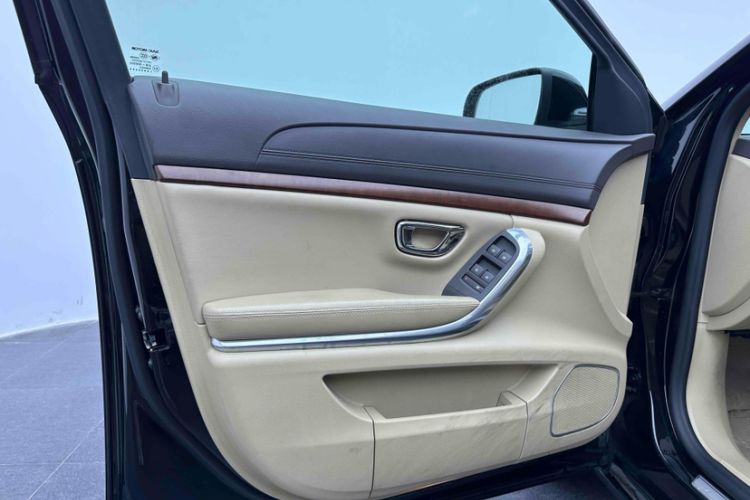 Used Roewe 950 2012 2.0L Elegant Edition Interior 9