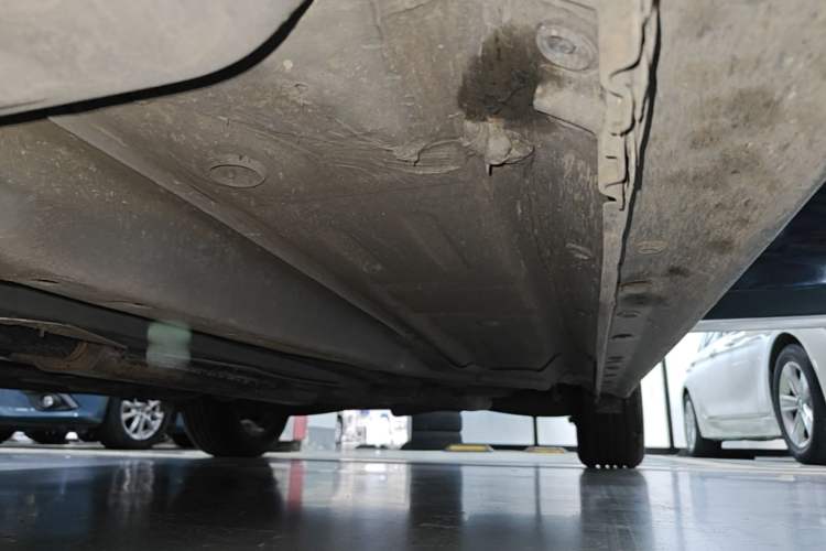 Used Roewe 950 2012 2.0L Elegant Edition Left Side Sill