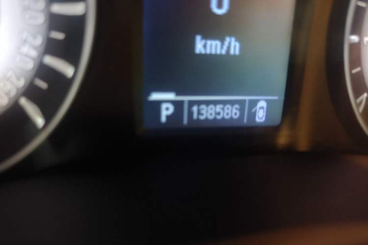 Used Roewe 950 2012 2.0L Comfort Edition Odometer Close Up