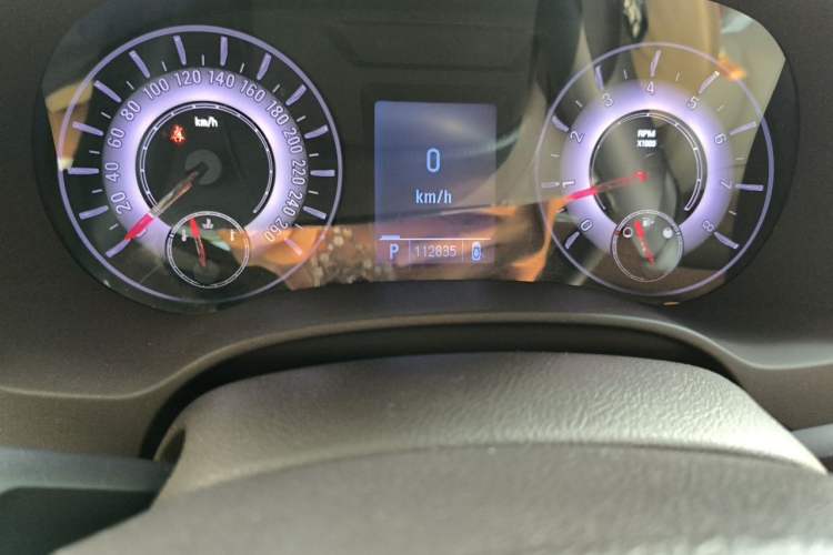 Used Roewe 950 2012 2.0L Comfort Edition Odometer Close Up
