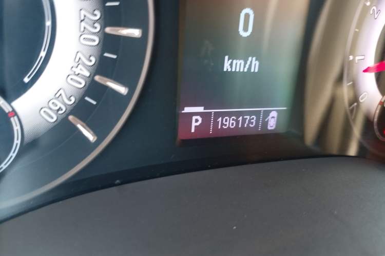 Used Roewe 950 2012 2.4L Luxury Edition Odometer Close Up