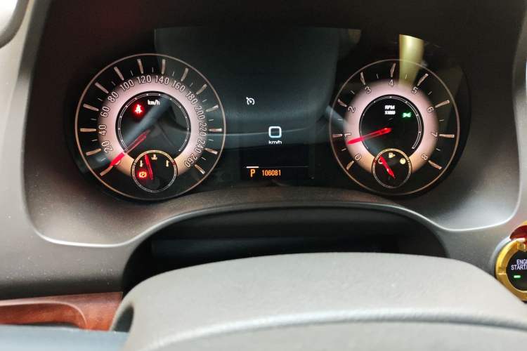 Used Roewe 950 2012 2.4L Luxury Executive Edition Odometer Close Up