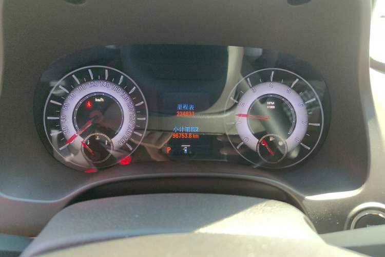 Used Roewe 950 2012 2.4L Luxury Executive Edition Odometer Close Up