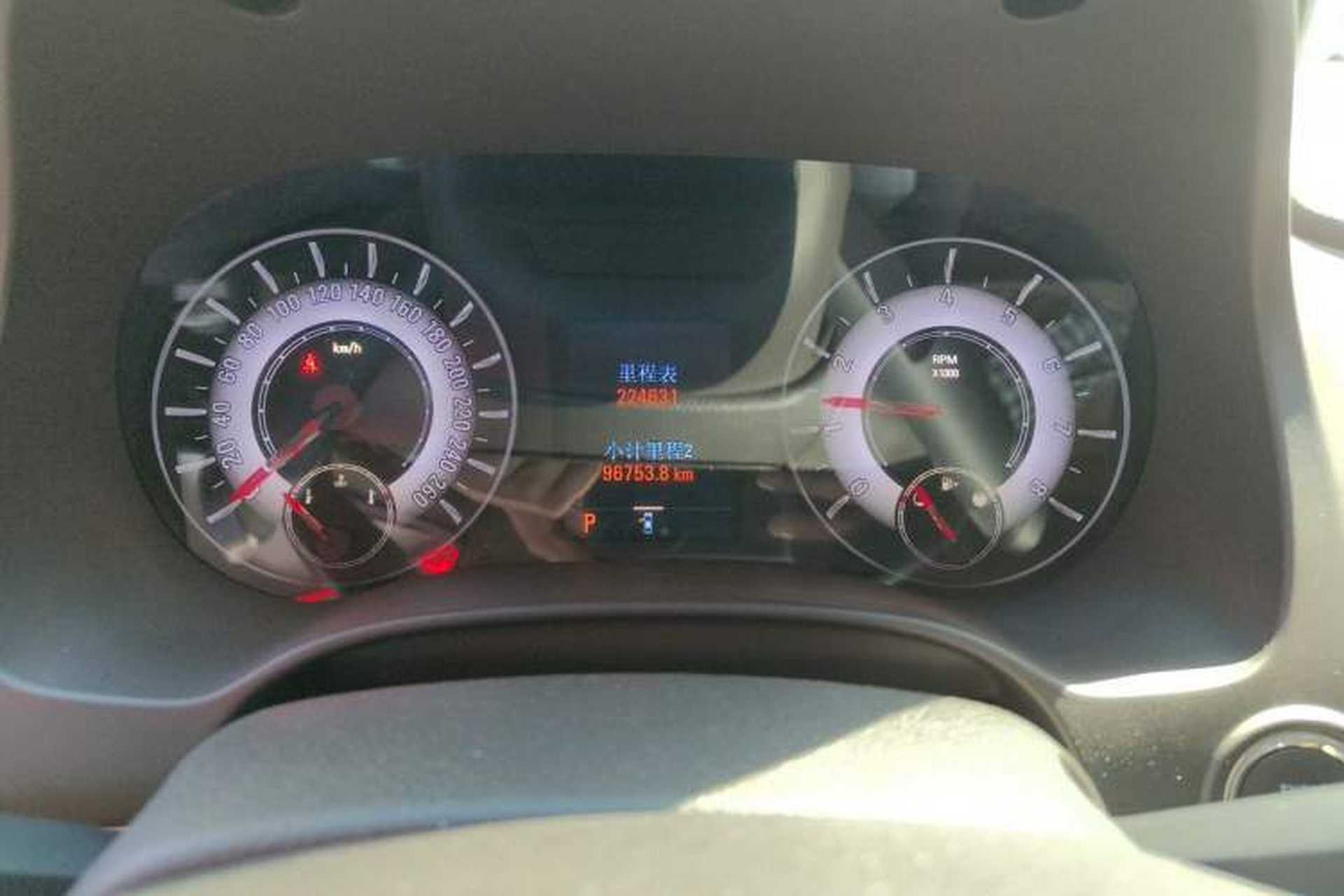 Used Roewe 950 2012 2.4L Luxury Executive Edition Odometer Close Up