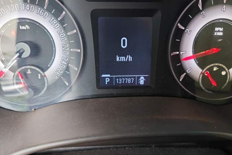 Used Roewe 950 2012 2.4L Luxury Edition Odometer Close Up