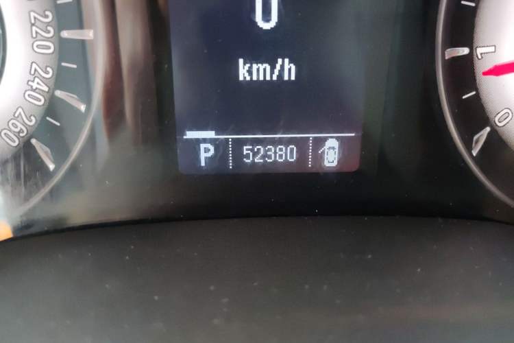 Used Roewe 950 2012 2.0L Comfort Edition Odometer Close Up